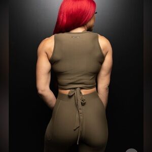 [Flag Nor Fail] NWT NAVARAH CROP TANK- OLIVE